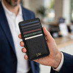 Porte-cartes en cuir vertical personnalisé porté en situation
